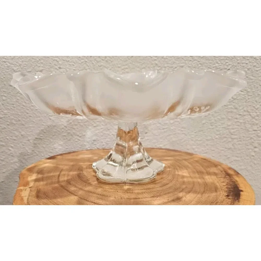 Mikasa Christmas Story Etched‎ Glass Pedestal Bon Bon Dish Cookie Plate Fluted